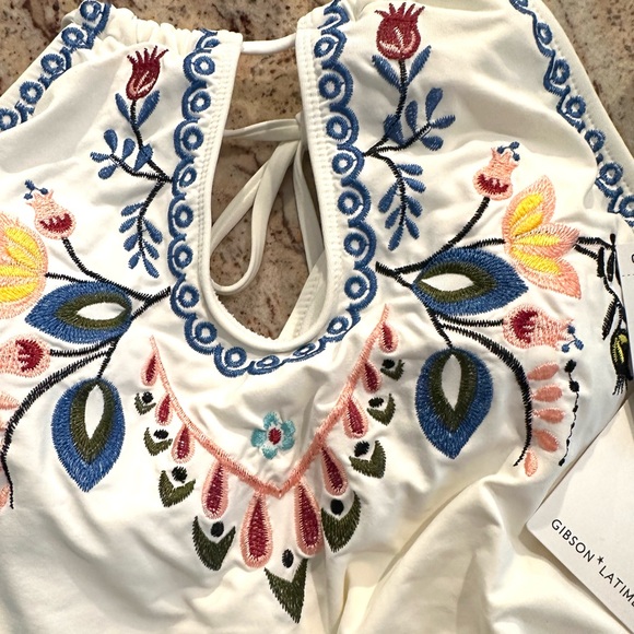 Gibson Latimer S NWT Gorgeous Embroidered White One-Piece Tie Neck Swimsuit - Picture 12 of 12